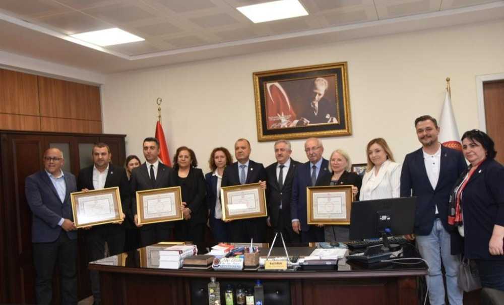 Chp'li Vekiller Mazbatalarını Aldı