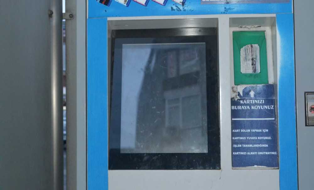 Kart Dolum Makinasının Çalışmaması Tepki Çekiyor