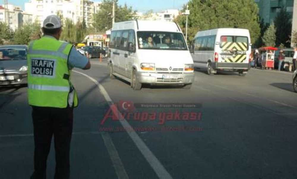 Trafik Polislerinden Öğrenci Servislerine Denetim