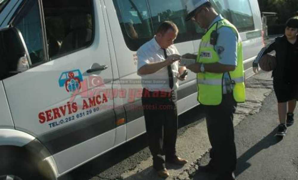 Trafik Polislerinden Öğrenci Servislerine Denetim