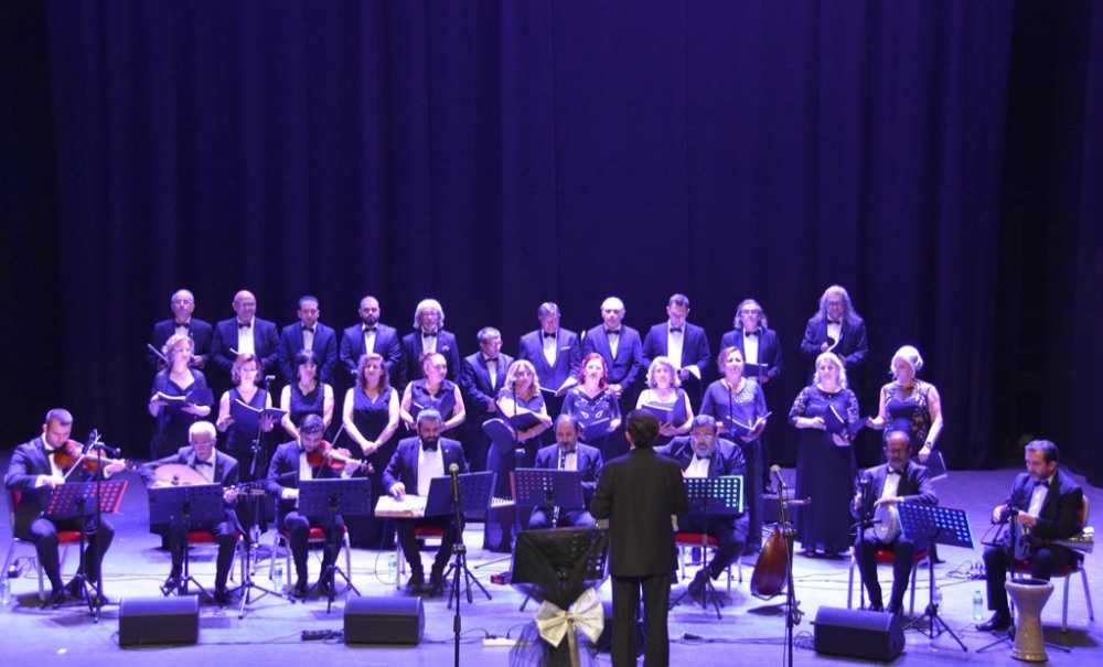 Konser Ayakta Alkışlandı