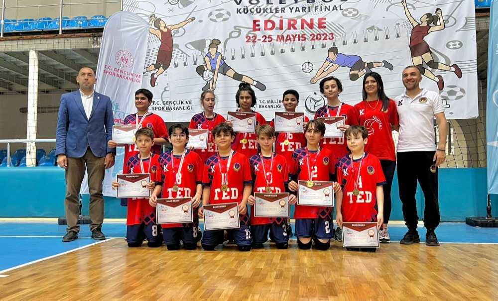 Ted Çorlu Koleji Voleybol Takımı Türkiye Finallerinde!