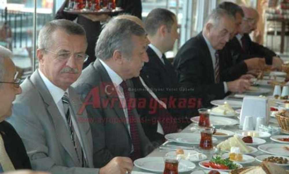 Mhp Heyeti Kahvaltıda Buluştu