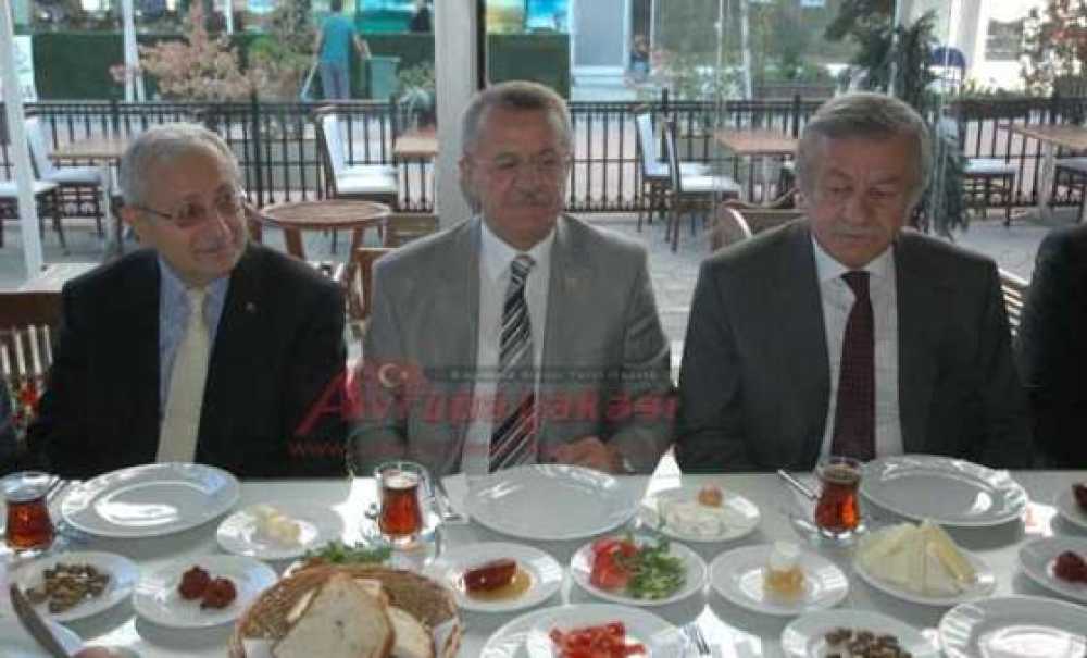 Mhp Heyeti Kahvaltıda Buluştu