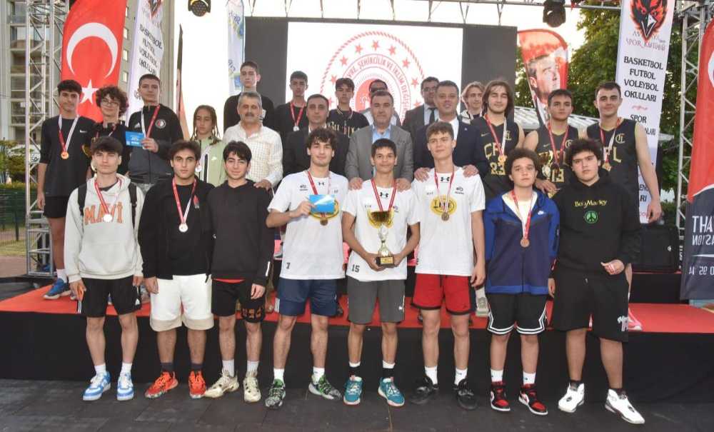 Dereceye Girenlere Ödülleri Verildi