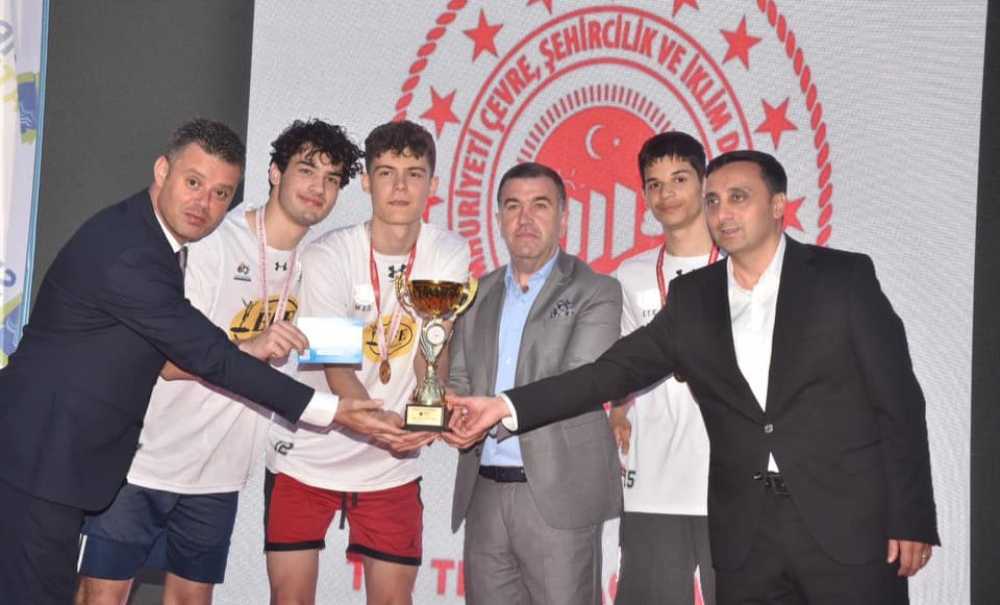 Dereceye Girenlere Ödülleri Verildi