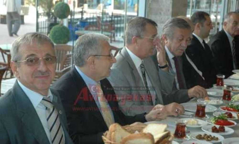 Mhp Heyeti Kahvaltıda Buluştu