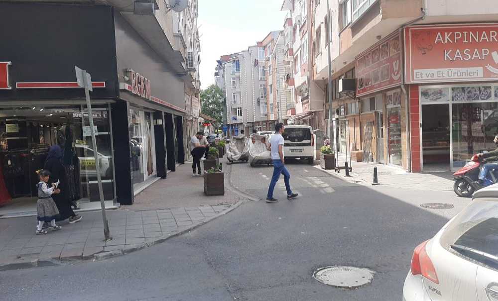 Aynı Çöpün Başında 4 Çekçekçi