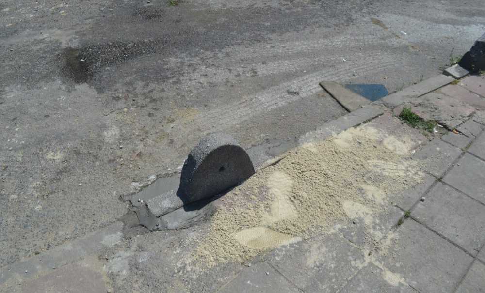 Kırılan Taşlar Yenilendi