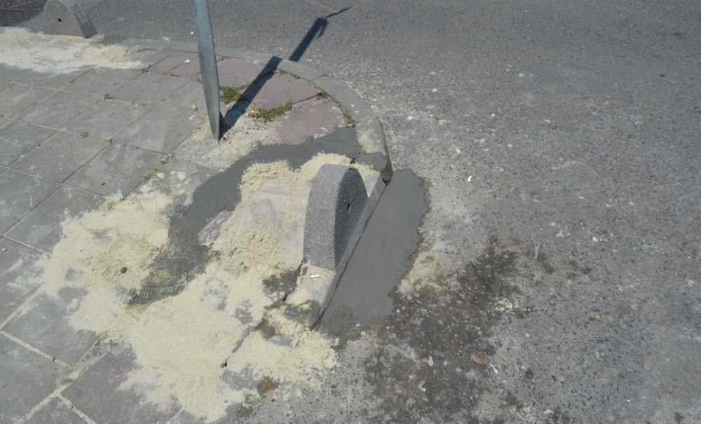 Kırılan Taşlar Yenilendi