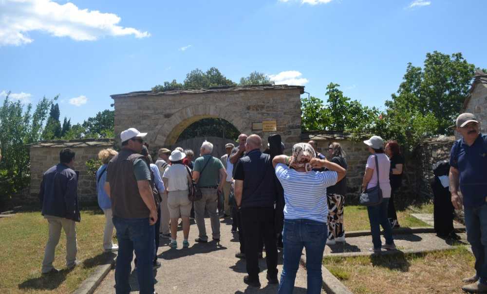 Cem Vakfı'ndan Komşuya Büyük Destek