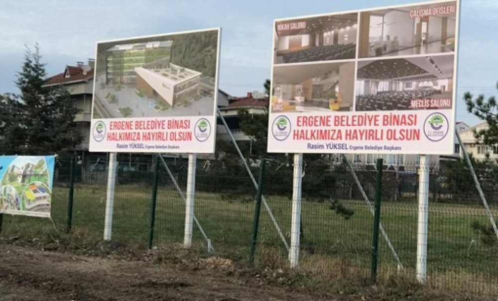 “Bir Belediye Binası Yapmayı Beceremedi”
