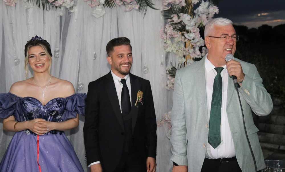 “Birkaç Düğün Salonu Ve Parkın Dışında Yaptığı Bir Şey Yok”