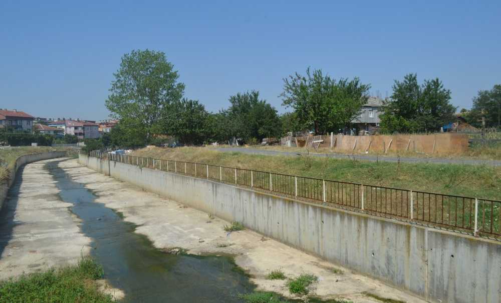 Aileler Çocukların Dereye Düşmesinden Endişeli!