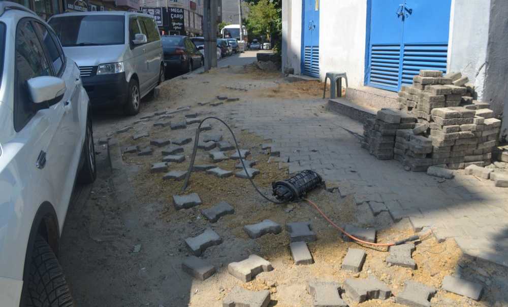 Elektrik Hatlarının Geçtiği Kaldırımlar Yenilendi