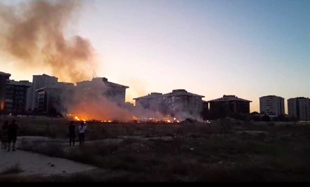 Emlak Konutları Bölgesi'nde Korkutan Yangın