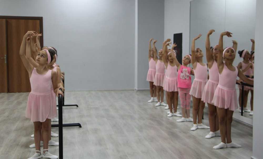 Saray Belediyesi'nden Ücretsiz Bale Atölyesi