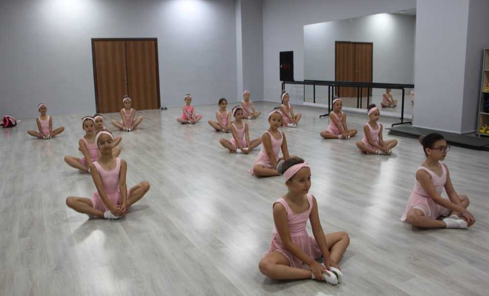 Saray Belediyesi'nden Ücretsiz Bale Atölyesi