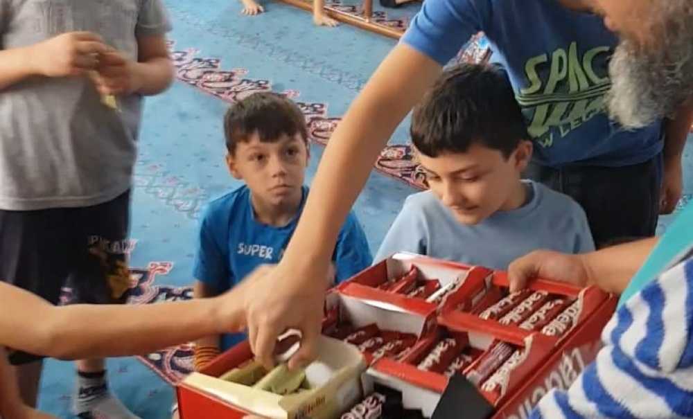 Cansuyu Derneği Yaz Kurslarında İkramlar Dağıtıyor