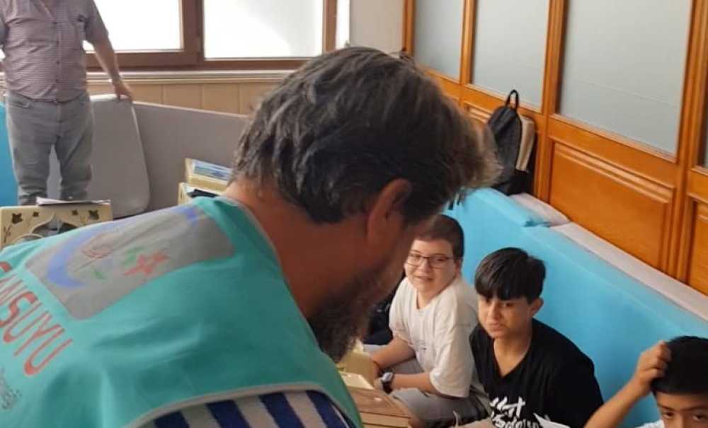 Cansuyu Derneği Yaz Kurslarında İkramlar Dağıtıyor