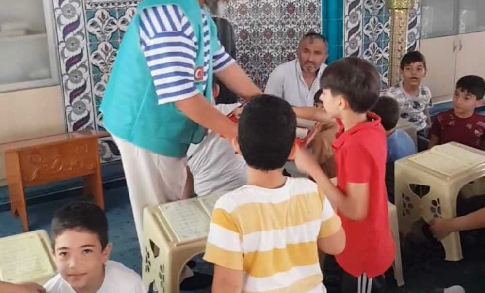 Cansuyu Derneği Yaz Kurslarında İkramlar Dağıtıyor