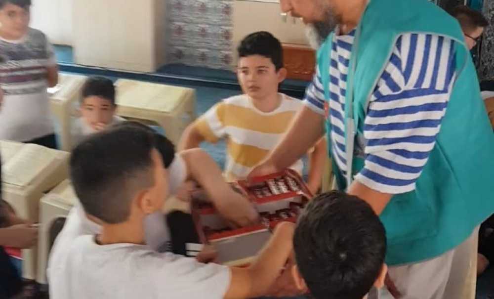 Cansuyu Derneği Yaz Kurslarında İkramlar Dağıtıyor