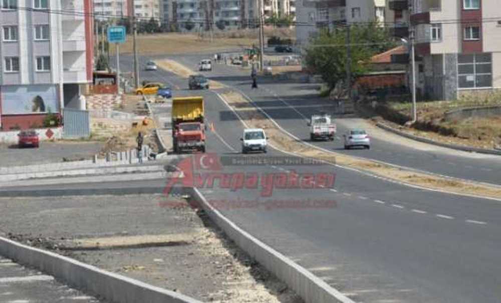 Erdal İnönü Caddesi'ne Kavşak