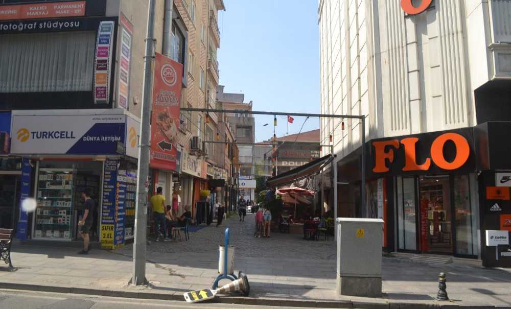 Şemsiyeli Sokak Tarihe Karıştı!