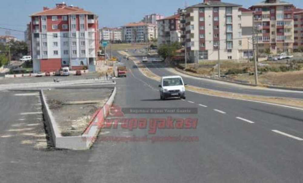 Erdal İnönü Caddesi'ne Kavşak