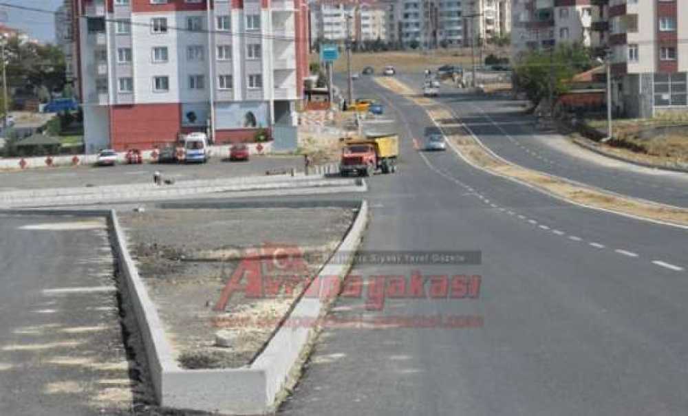 Erdal İnönü Caddesi'ne Kavşak