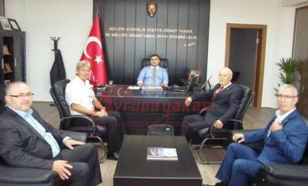 Tema Yeşil Bir Ergene İçin Kolları Sıvadı