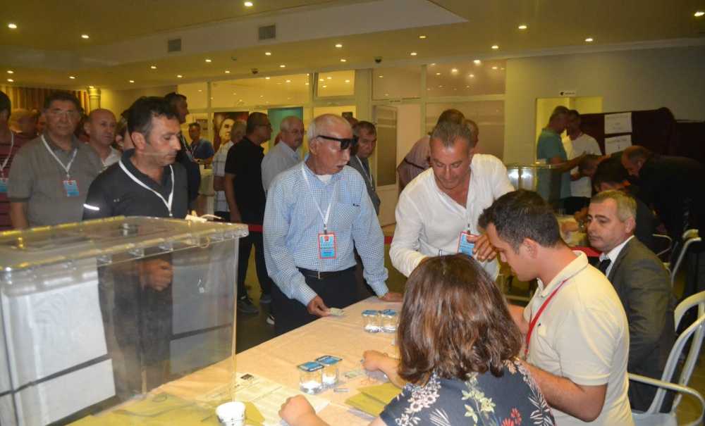 Chp'de Cüneyt Akar Dönemi Başladı