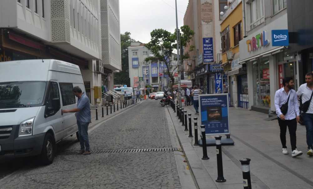 Cadde Yapboz Tahtasına Döndü