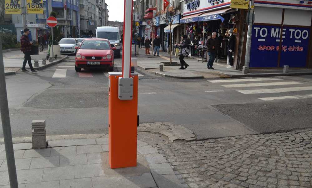 Cadde Yapboz Tahtasına Döndü