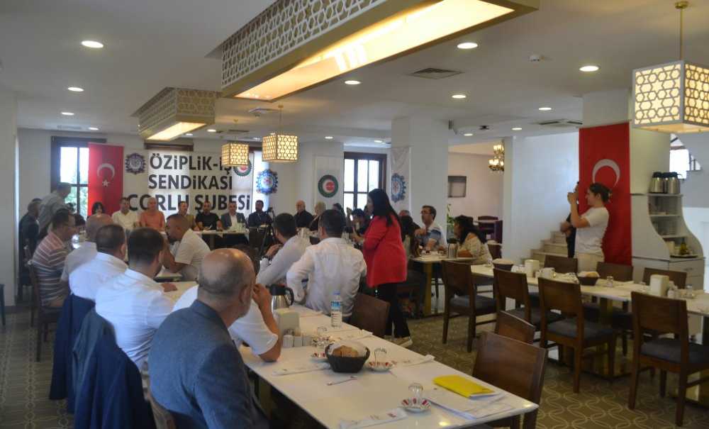 “Teksti̇l Sektörü Zor Durumda”