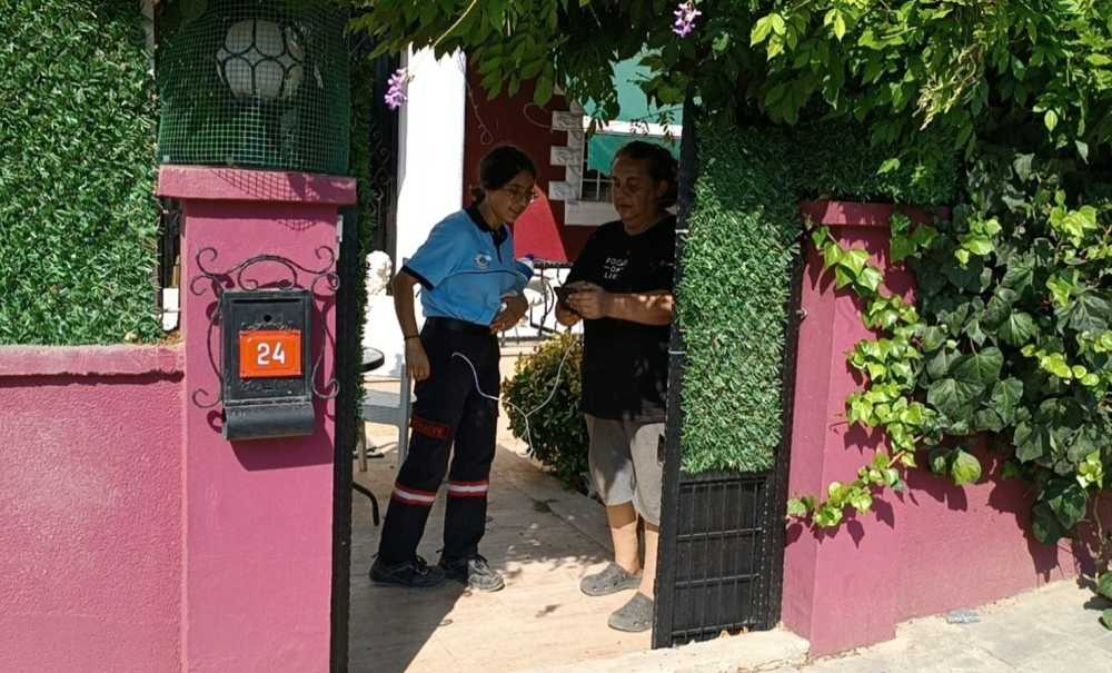 Mahsur Kalan Kedileri İtfaiye Ekipleri Kurtardı