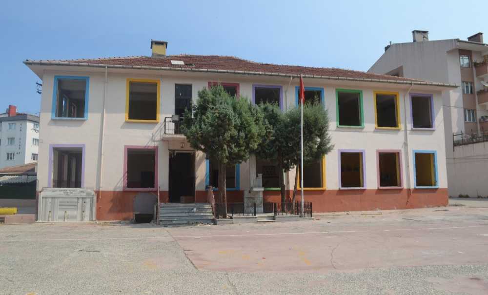 Mehmetçik Okulunun Yıkımına Başlandı