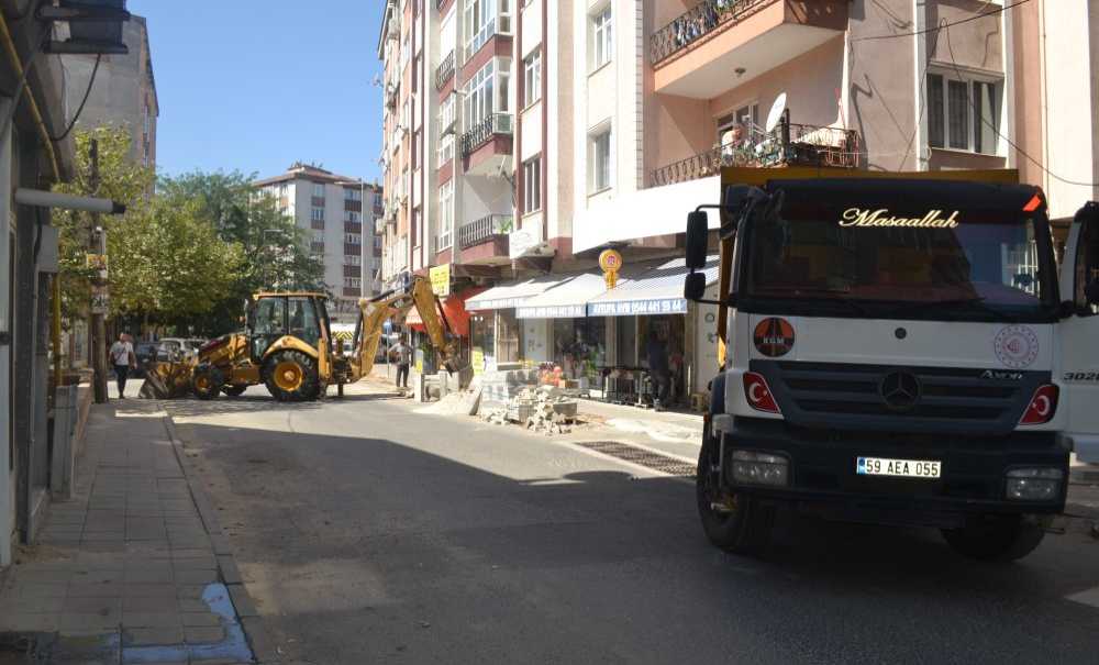 Alipaşa Caddesi'nde 2 Aydır Çalışmalar Sürüyor