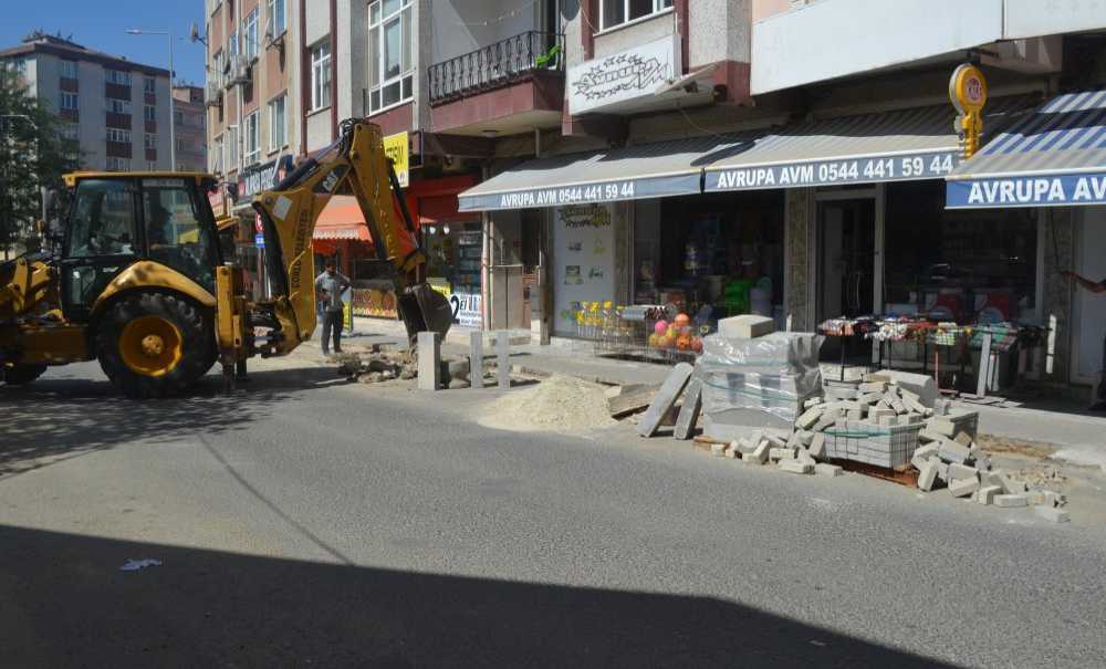 Alipaşa Caddesi'nde 2 Aydır Çalışmalar Sürüyor