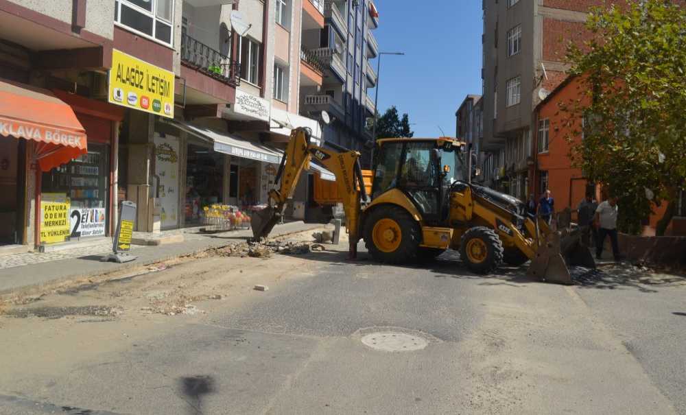 Alipaşa Caddesi'nde 2 Aydır Çalışmalar Sürüyor