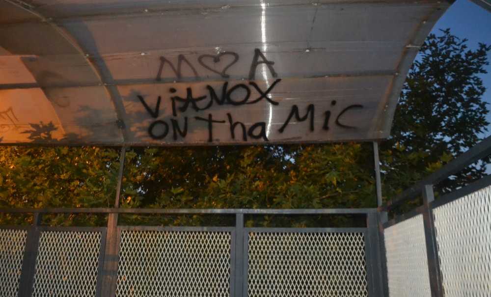 Üst Geçite Yazı Yazılması Tepki Çekiyor