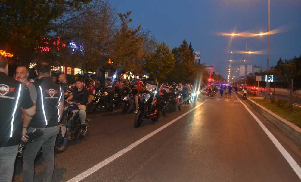 Çorlu Kırmızı Beyaza Büründü