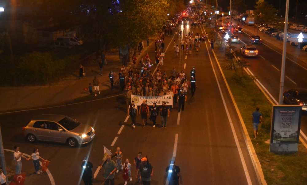 Çorlu Kırmızı Beyaza Büründü