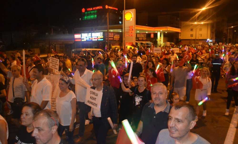 Çorlu Kırmızı Beyaza Büründü