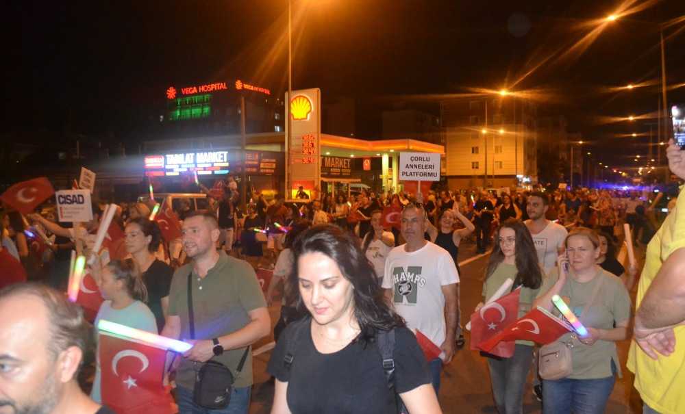 Çorlu Kırmızı Beyaza Büründü