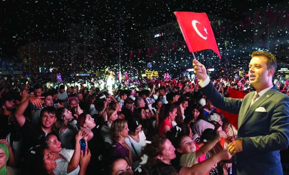 Çorlu Kırmızı Beyaza Büründü