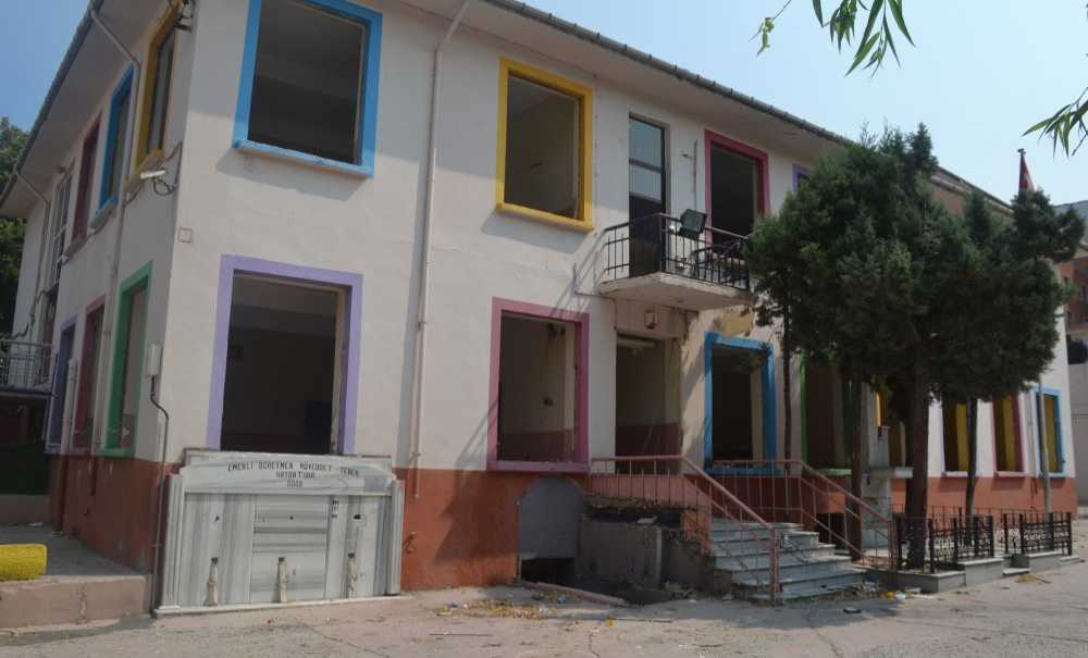 Okul Tamamen Yıkıldı!