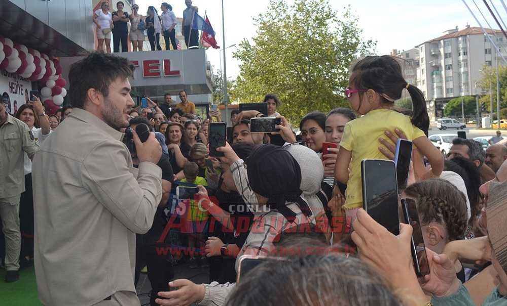 Ergül Mobilya Mustafa Ceceli Konseriyle Açıldı