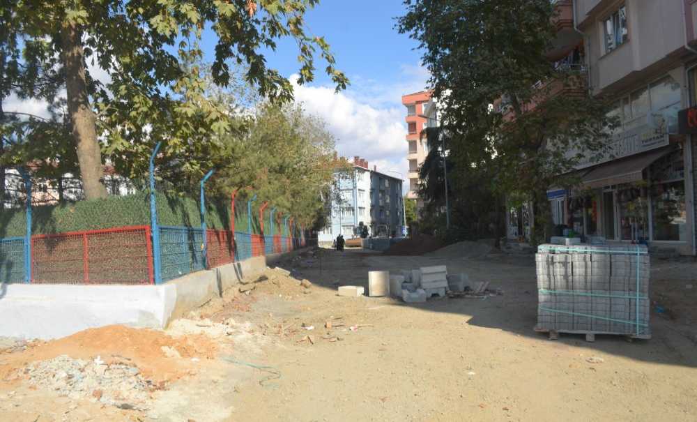 Çorlu Belediyesi Öğrencileri Toz Toprak İçinde Bıraktı