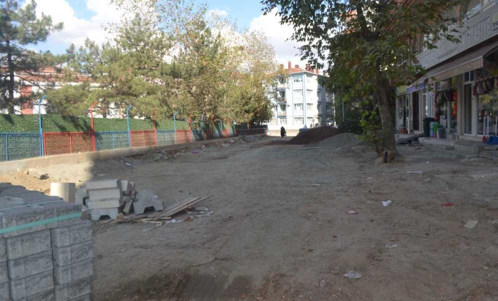 Çorlu Belediyesi Öğrencileri Toz Toprak İçinde Bıraktı